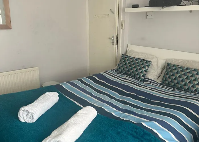 Private Cinema Room Minutes From Wembley Stadium