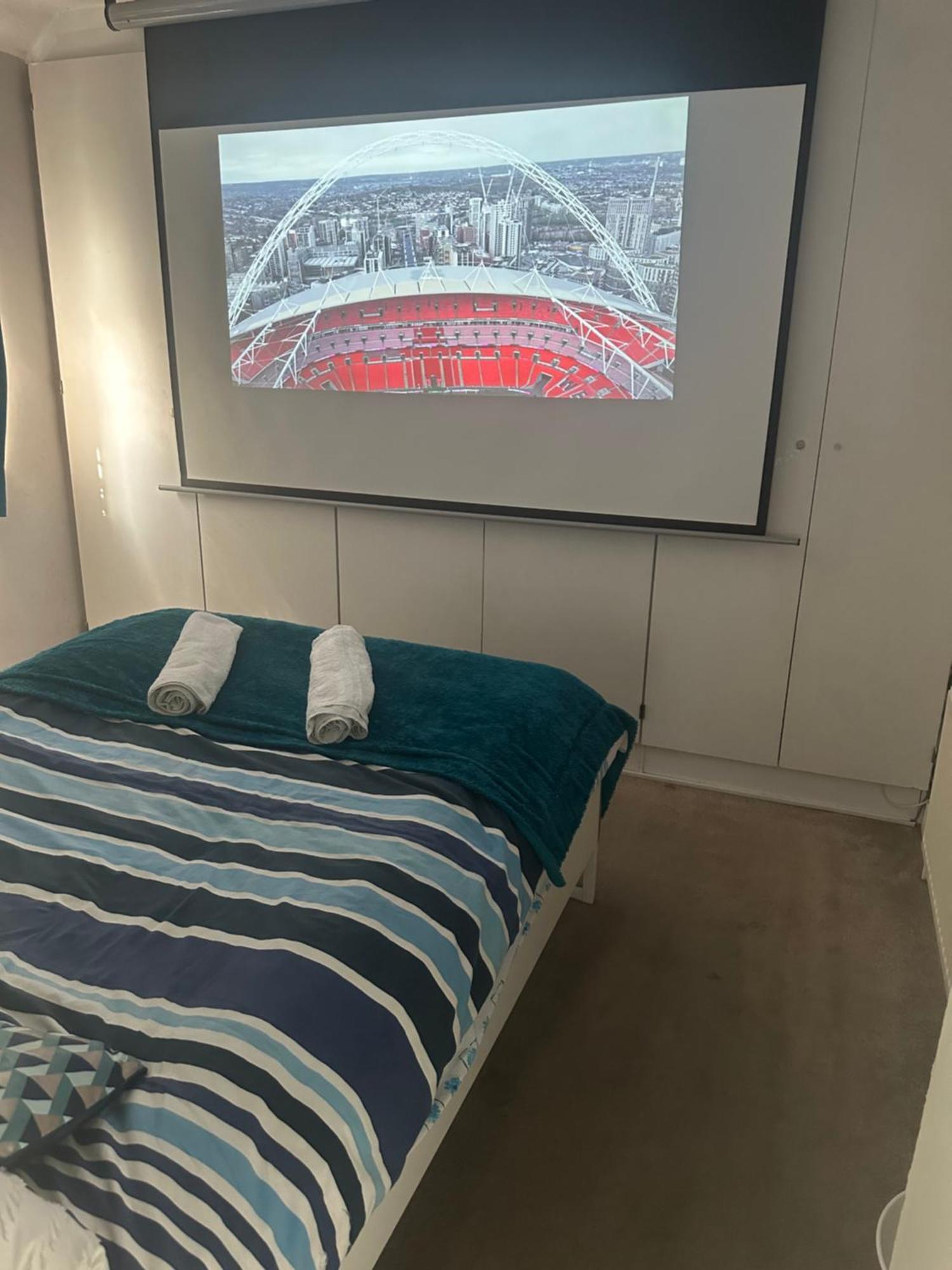 Private Cinema Minutes From Wembley Stadium Alloggio in famiglia Londra